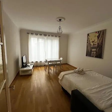2 Bedroom In The Center Of Appartement